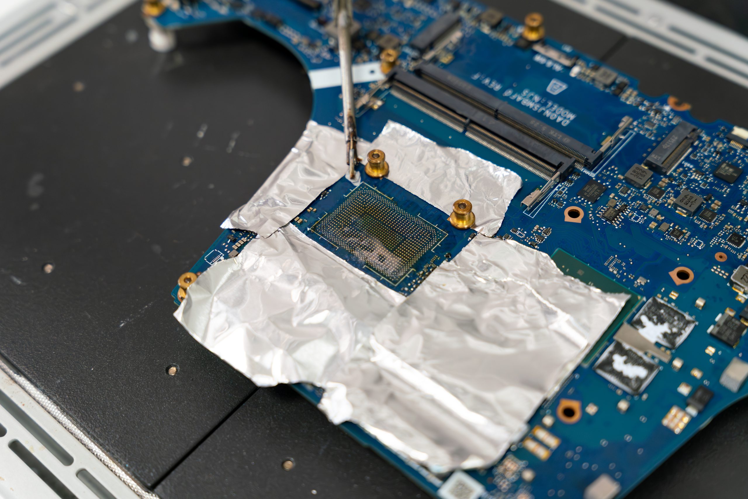 Подготовка к установке нового процессора на плате Asus TUF Gaming FA507