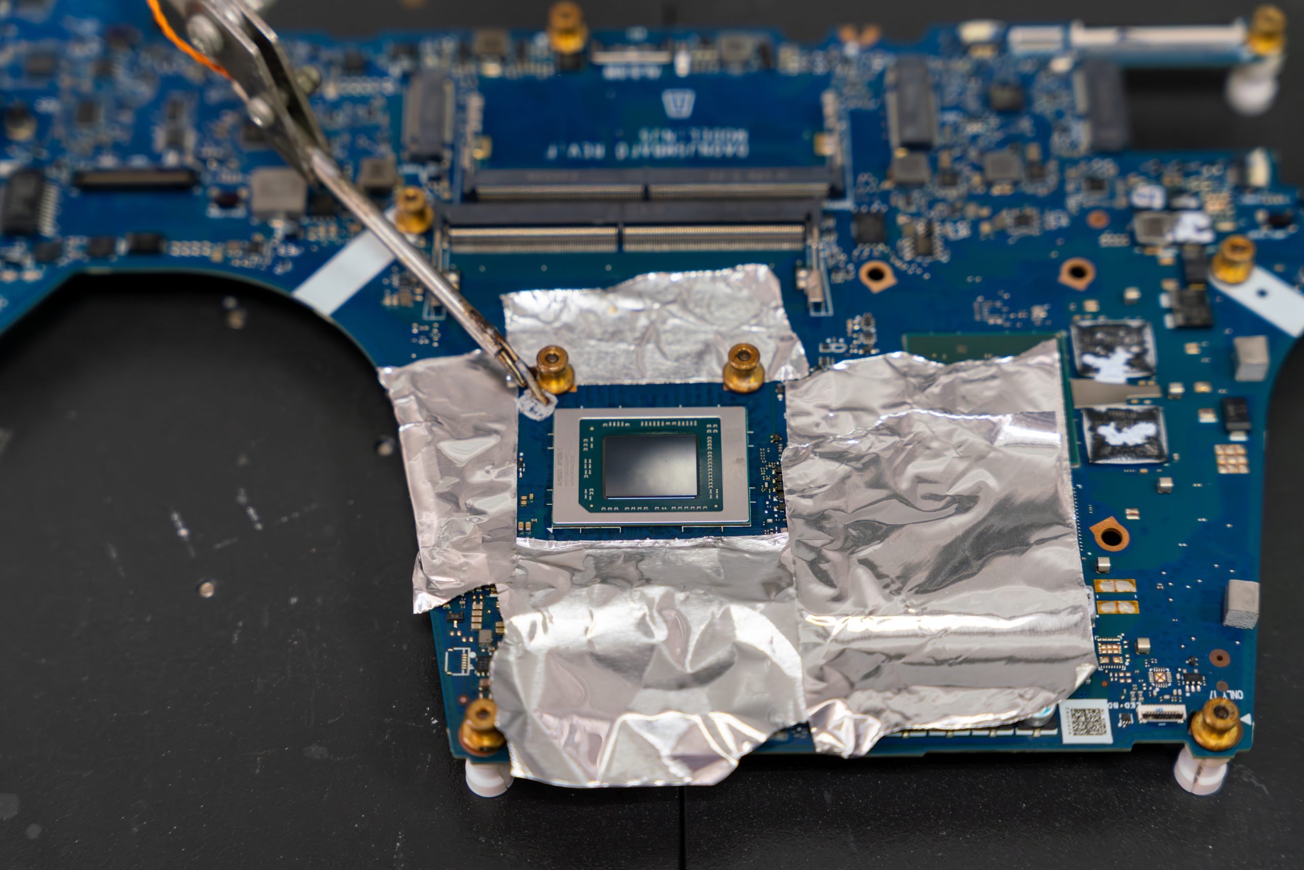 Впаянный процессор Ryzen 5 на плате Asus TUF Gaming FA507