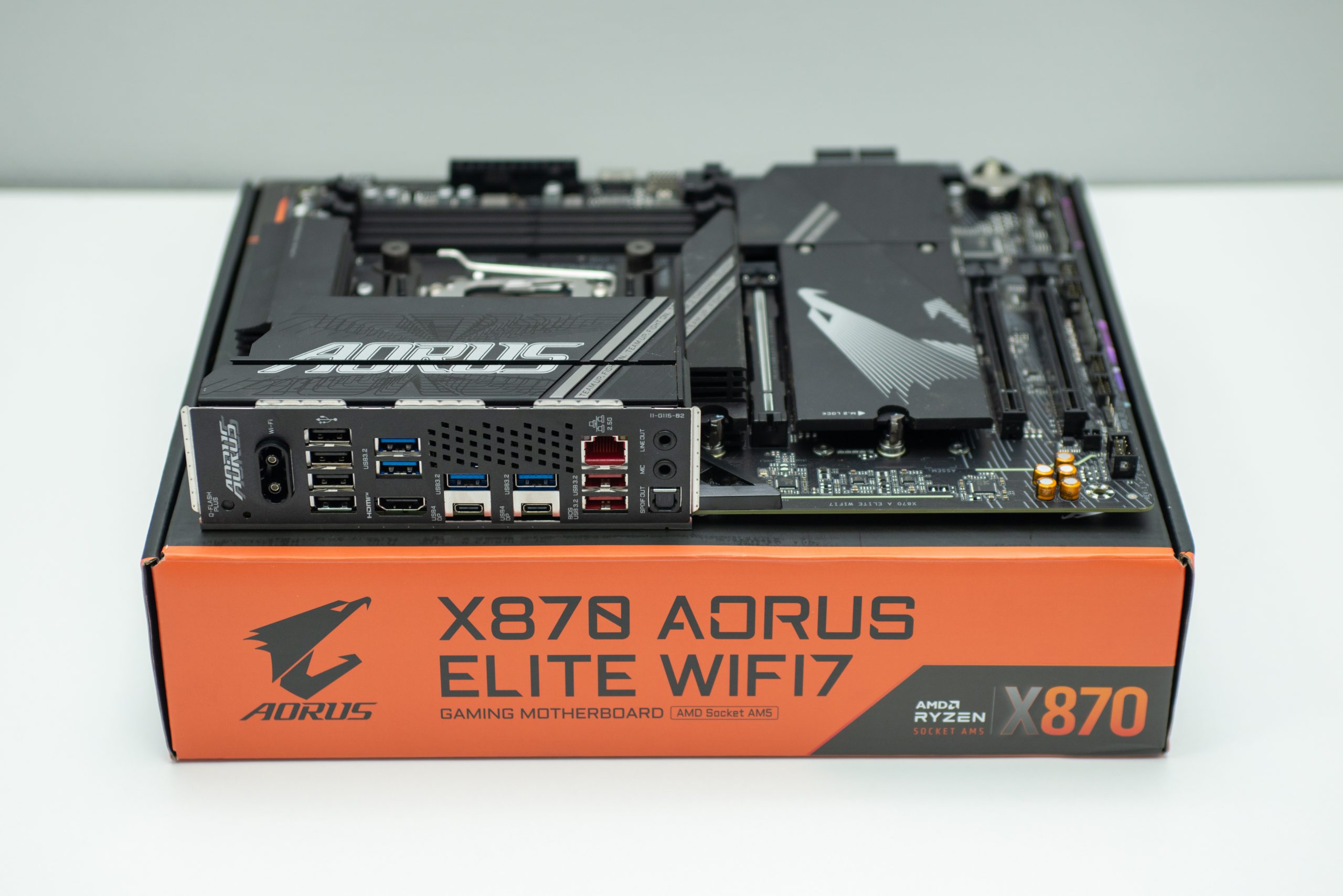 Материнская плата Gigabyte X870 AORUS ELITE WIFI7