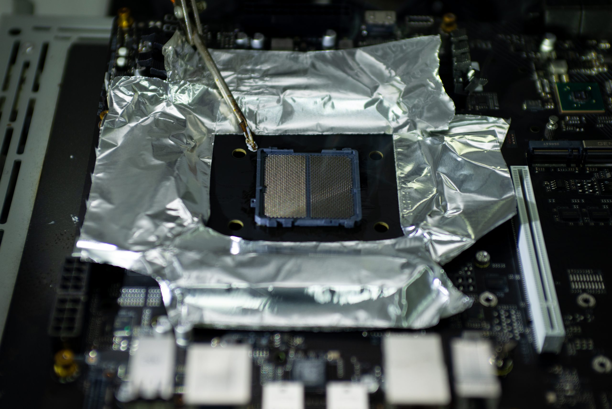 Новый сокет AM5 после установки на Gigabyte X870 AORUS ELITE WIFI7