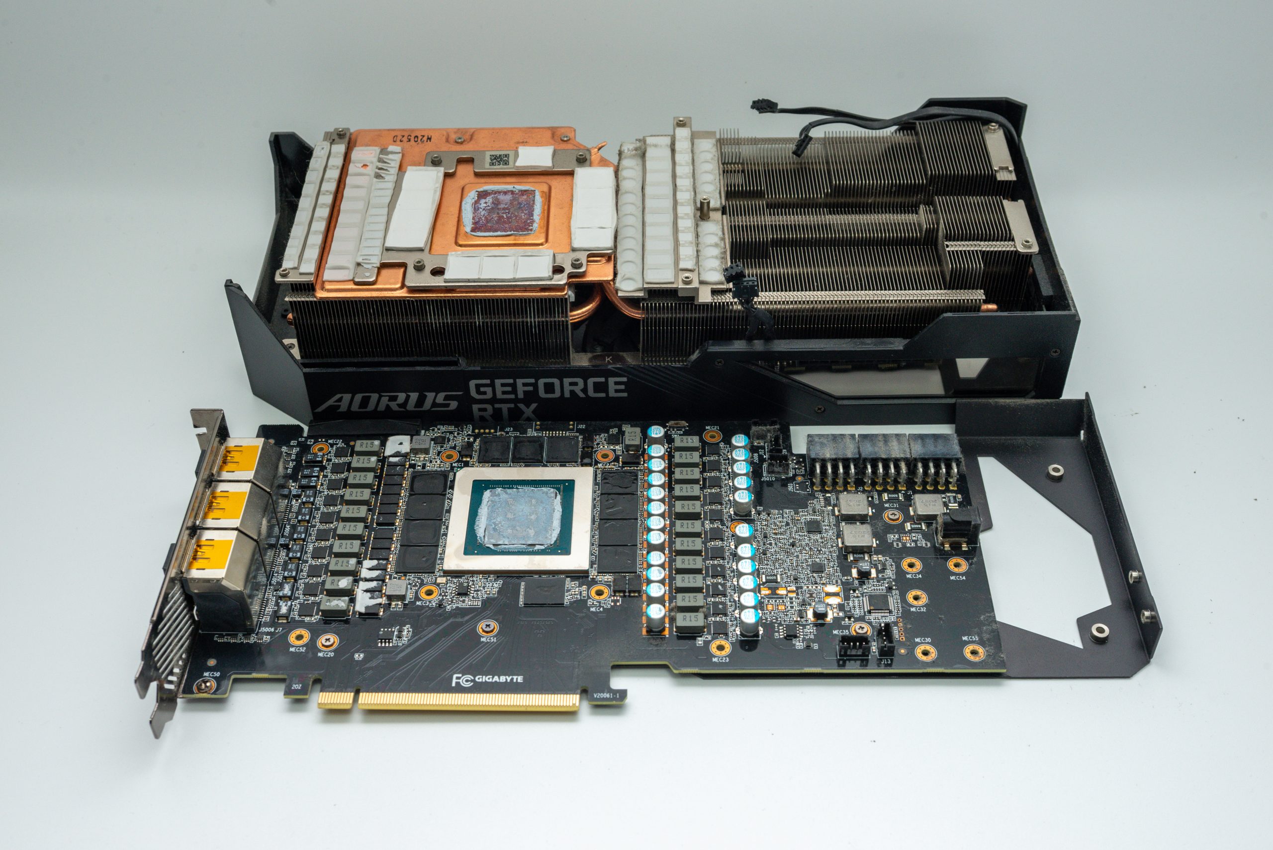 Видеокарта GIGABYTE GeForce RTX 3090 AORUS MASTER разбор